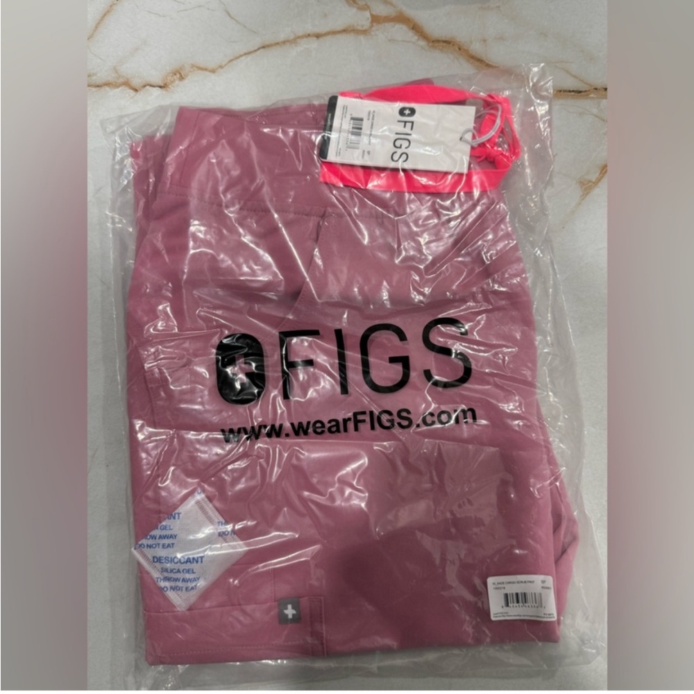 Figs Chalk Pink. Kade Cargo Small Petite